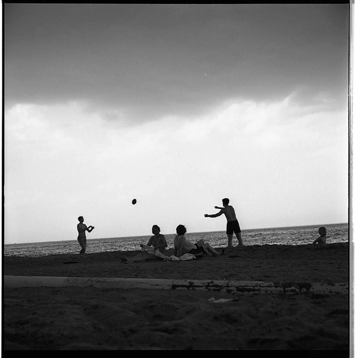 Vivian Maier, Beach, Overcast Sky, Wilmette, IL, 1968